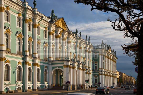 Санкт-Петербург. Зимний дворец на набережной / Город, архитектура / архитектура и скульптура