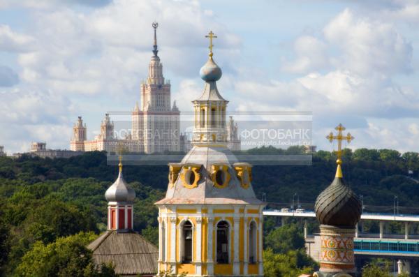 Россия. Москва. Церковь. Сталинские высотки. Главное здание МГУ  / Город, архитектура / городской пейзаж