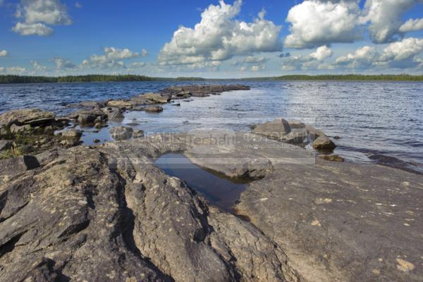 Россия. Карелия. Река, камни, берег / Природа / реки и озера