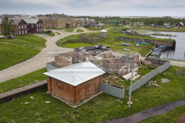 Россия. Соловецкие острова. Соловки. Дома  / Город, архитектура / городской пейзаж