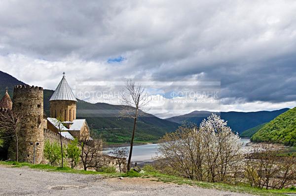 Грузия. Крепость Ананури  / Город, архитектура / архитектура и скульптура