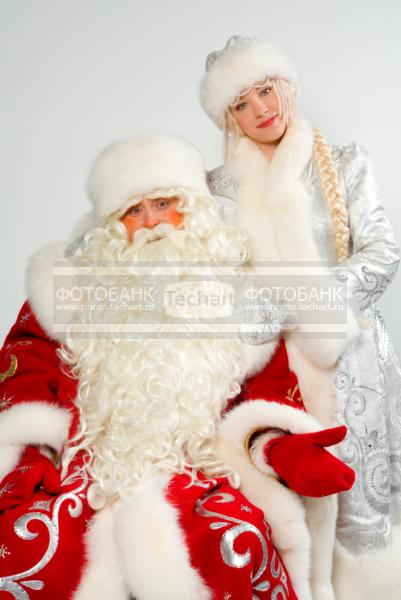 Настоящий Дед Мороз в красном. Снегурочка в белом.  / Люди / профессии и деятельность