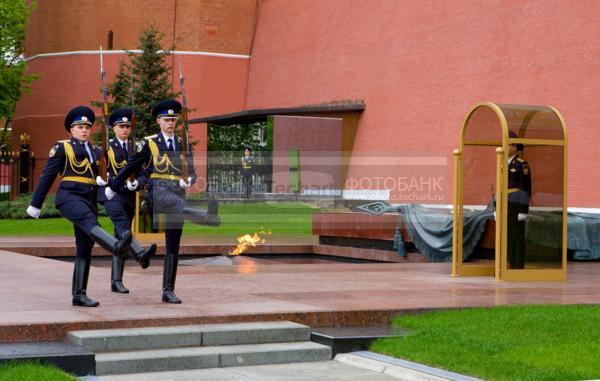 Москва. Александровский сад. Могила Неизвестного Солдата. Смена караула.  / Люди / профессии и деятельность