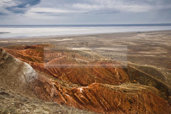 Россия. Богдинско-Баскунчакский заповедник. Ахтубинский район. Гора Большое Богдо.  / Природа / горы