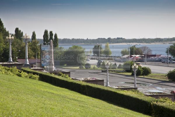 Россия. Волгоград. Набережная реки Волга. / Город, архитектура / городской пейзаж