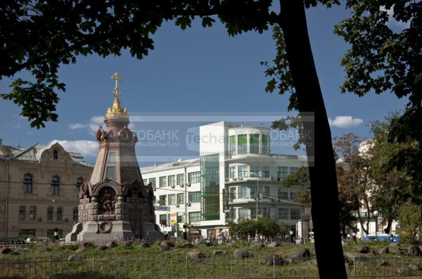 Россия. Москва. Ильинский сквер. Памятник героям Плевны. / Город, архитектура / городской пейзаж