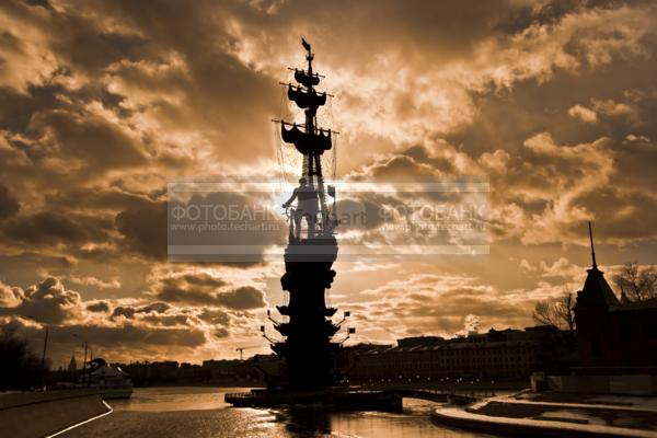 Россия. Москва. Памятник Петру I. Памятник «В ознаменование 300-летия российского флота». Зураб Церетели.  / Город, архитектура / архитектура и скульптура