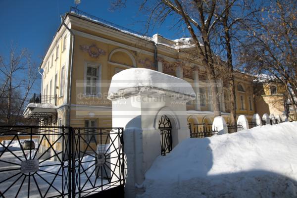 Россия. Москва. Петроверигский переулок. Усадьба Тургенева-Боткина. Памятник архитектуры.  / Город, архитектура / архитектура и скульптура