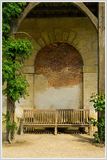 Скамейка в парке Версаль