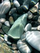 морские камни в воде