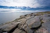 Россия. Природа России. Белое Море. Остров, камни и небо