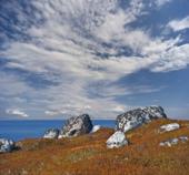 Россия. Природа России. Белое Море. Остров, камни и небо