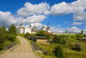 Русские города. Белозерск. Мост, вид на кремль