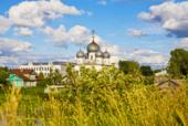 Русские города. Белозерск. Вид на церковь