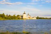 Русские города. Белозерск. Вид на церковь